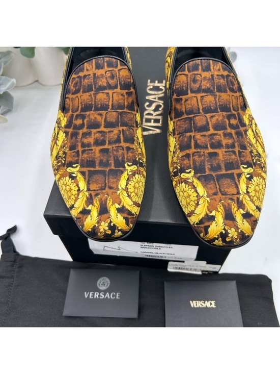 Versace men’s BAROCCO print silk loafers. Size 42. Made in Italy. main image 7